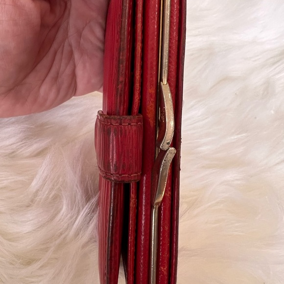 Louis Vuitton - Picture 15 of 17